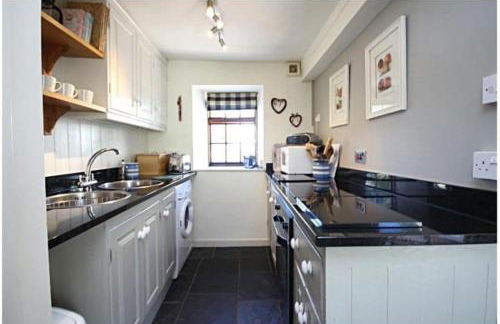 Cosy River Cottage in Brecon with a Fireplace - Photo 29