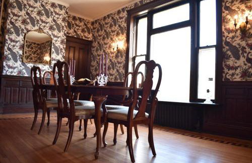 Historic Manor Overlooking Park - Foto 46