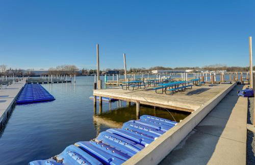 Marina, Pool and Balcony Modern Spring Lake Condo - Foto 23