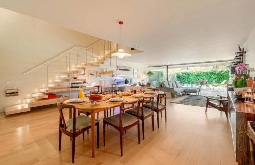 Grand Villa w/ Pool, Garden & Garage by HostWise - Foto 40