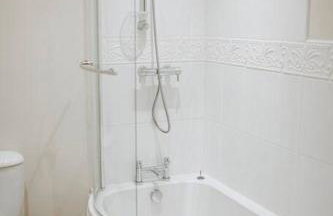 Sleeps 5 - 3 Bedrooms - walk to the square hosted Happy Valley cast - Foto 33