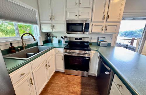 Cozy Lakefront Holiday Getaway! - Foto 13