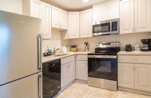 Bright, Spacious Home with Private Deck - Foto 4