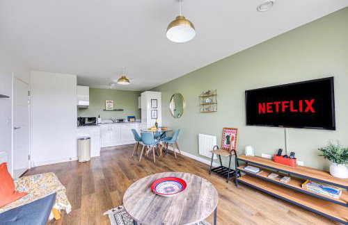 Penthouse Apartment - City Centre - Secure Parking, Balcony, Self-Check-In, Fast Wifi and Smart TV with Netflix by Yoko Property - Photo 12