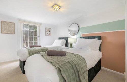 East Sussex Manor - Sleeps 12 - Hot Tub & Parking - Foto 18