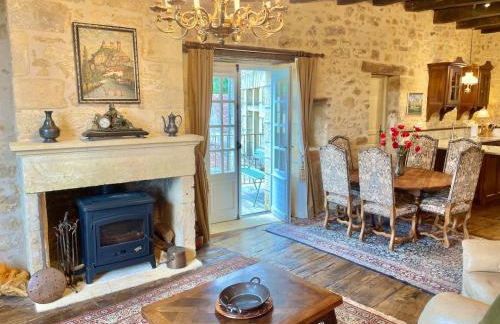 New Listing! Maison Delluc with Spectacular Vistas - Foto 4