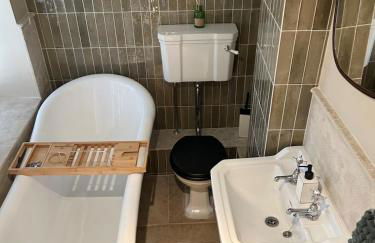 A Cotswold Gem, Sleeps 4, Pub Shop & Cafe in Village - Photo 7