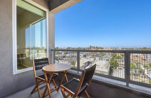 Luxury Living in N Park, 2BR, King Beds, Parking - Foto 27