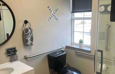 Dragonfly loft, hot tub, river views - Photo 28