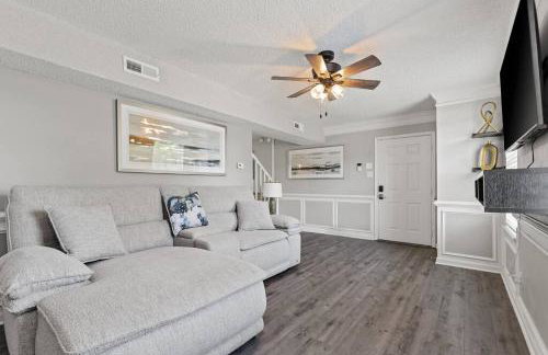 Fly In Style! Charming Townhome 6 Mins from RIC! - Foto 18