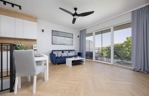 Modern Apartment by the Lake with Parking & Sauna in Zegrze by Noclegi Renters - Foto 10