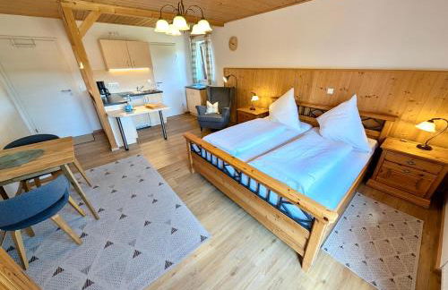 Gästehaus Philipp im Herzen des Fichtelgebirges - 5 Ferienwohnungen, großes Grundstück, Wald und Wiese, Wohnung mit privater Sauna, kostenfreie Parkplätze, WLAN - Foto 51