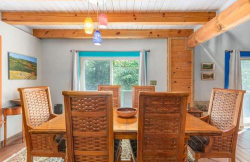 Secluded Cabin with Quality Furnishing and Hot Tub - Foto 14