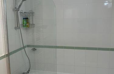 4 Beds 2 Bath Lift Refurbished MONTHLY DISCOUNTS - Foto 32