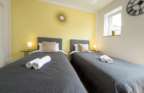 ImmoStay G#1 Ferienhaus - Parken & WiFi, 2 Balkone und 2 Bäder,4K - Foto 45