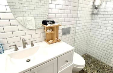 Beach gem! Hot Tub/EV/2bd/3.7mi beach/.5mi outlets - Foto 42