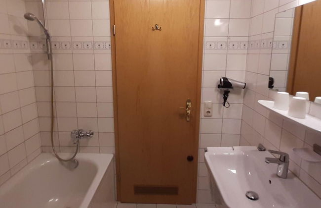 Hideaway With Spa Access - Photo 19