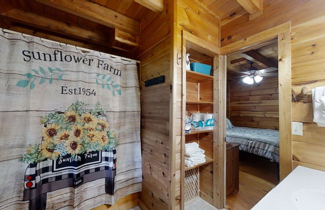 Yellow Cabin On The River 2 Bedroom Cabin by RedAwning - Photo 17