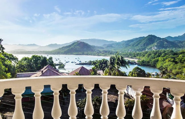 Birds-eye view of the ocean in nicely priced unit on top floor in Flamingo - Photo 10