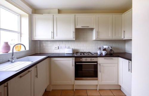 Guildford Townhouse with Parking - Foto 6