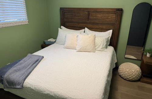 Delightful 3 Bd Home with King size bed, hot tub, playground! - Foto 29