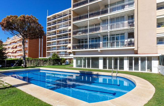 3 bedroom Apartment in Sant Vicenç de Montalt with swimming pool and garden - Photo 1