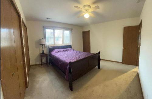 3BR-2BA Deluxe Apartment with Fireplace and Balcony - Foto 8