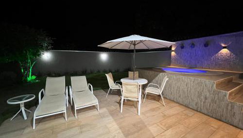 Casa Flora - Jacuzzi exclusiva e conforto absoluto a 10 quadras da praça central - Foto 2, sunbed, Garden view