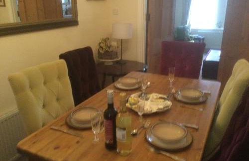 The Seagulls 3 Bedroom House with Parking Weymouth - Photo 5