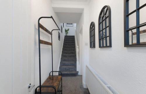 Spacious 4BR on Leafield Rd - Photo 23