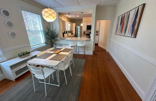 Charming Victorian Home Downtown Newport - Photo 13