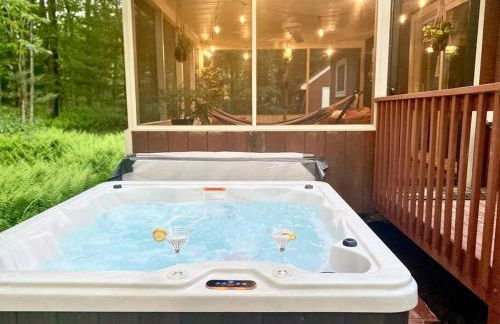 Chalet Retreat w/ Hot Tub, Short Walk to Lake & Pool - Photo 4