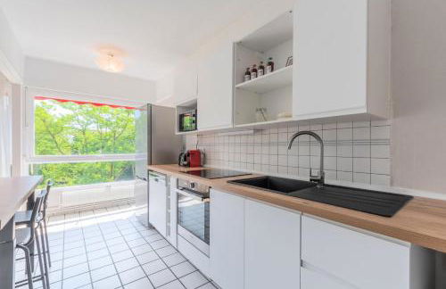 Spacious 3 bedroom apartment & private parking! - Foto 7