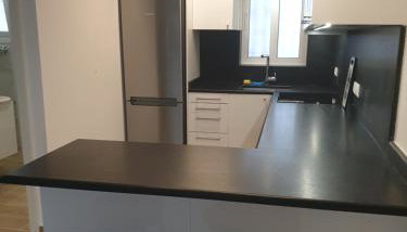 Newly Renovated Varkiza Beachside One Bedroom with Large Terrace - Foto 2