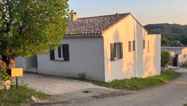 Vacation home with a private pool in Puyméras - Foto 2