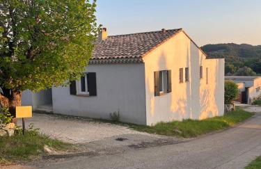 Vacation home with a private pool in Puyméras - Foto 2