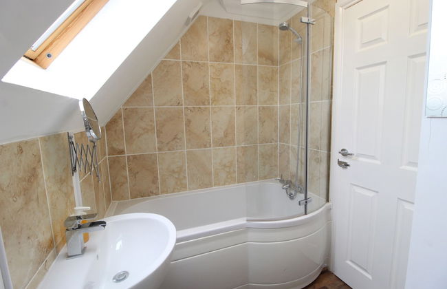 Westcliff House - 4 Bedrooms - Photo 10