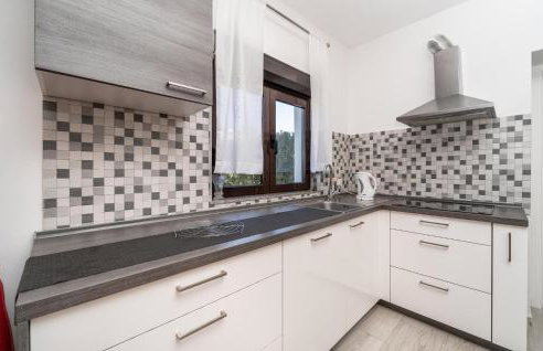 2 Bedroom Lovely Apartment In Rtina - Photo 12