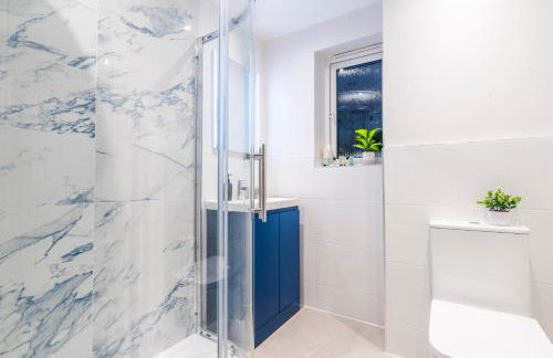 2 Bed Elegant home with Parking in Harlow - Foto 33