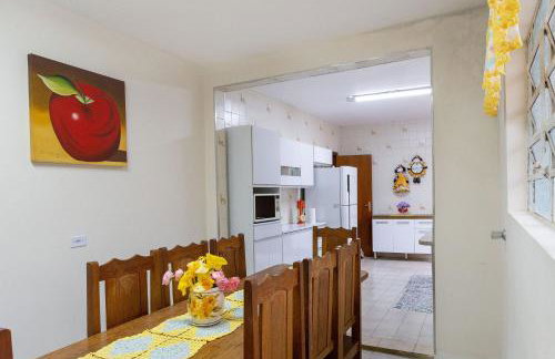 Piscina, jardim, área gourmet e vista arborizada - Foto 23