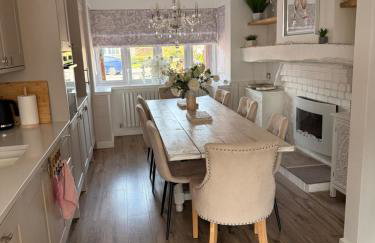 Stay solihull 5 mins to NEC and AIRPORT SLEEPS 6 contractor friendly 3 bathrooms driveway parking 3 - Foto 3