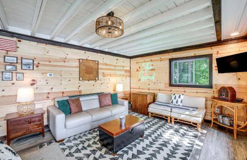 Private Island Home in Belding with Dock and Grill! - Foto 4