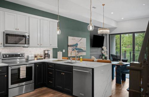 Stunning Penthouse Double King Suite on Butler Street with rooftop deck and free off street parking - Foto 8