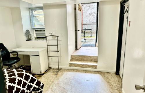 2 Bedroom Apt in LIC, Private WITH BACKYARD ! - Foto 11