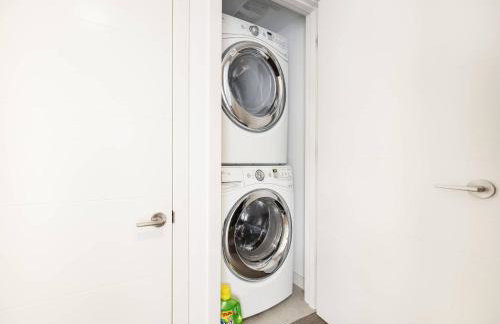 Designer Fremont Retreat w Mount Views & Office - Photo 28