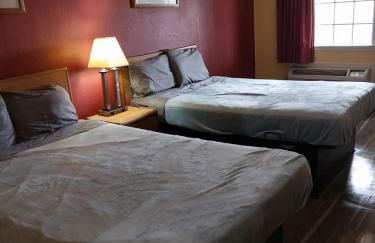 Gated 2 Queen Beds Hotel Room 111 - Foto 1