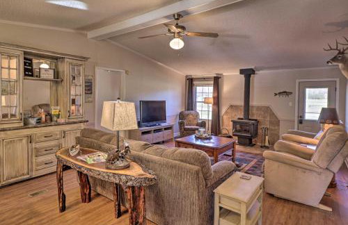 White River Fishing Escape with Deck and Patio! - Foto 7