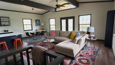 Modern Mountainside Cabin - Photo 2