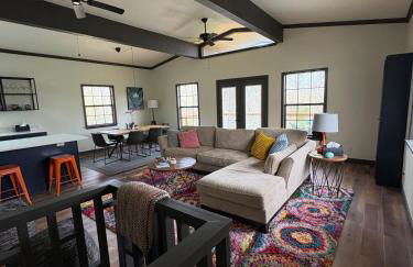 Modern Mountainside Cabin - Photo 2