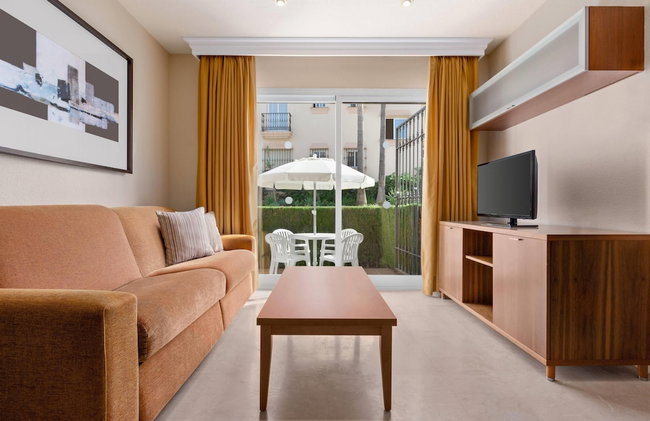 Ramada Hotel & Suites by Wyndham Costa del Sol - Foto 83